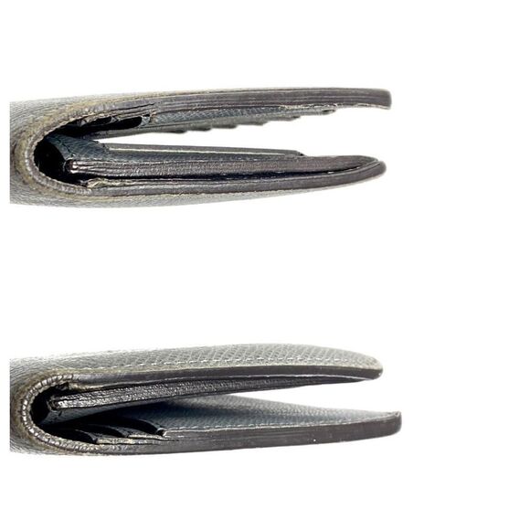 Louis Vuitton Taiga Brazza Wallet - Picture 3 of 9